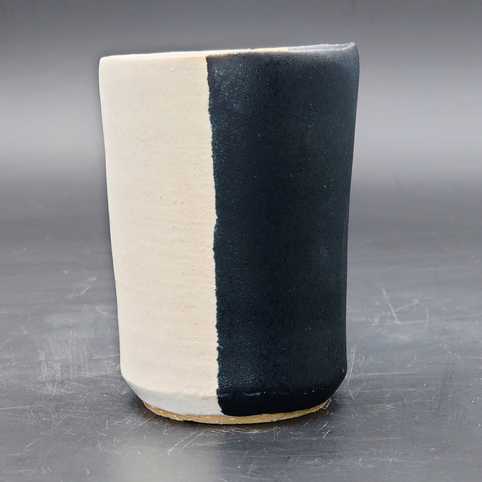 Becher schwarz/weiß