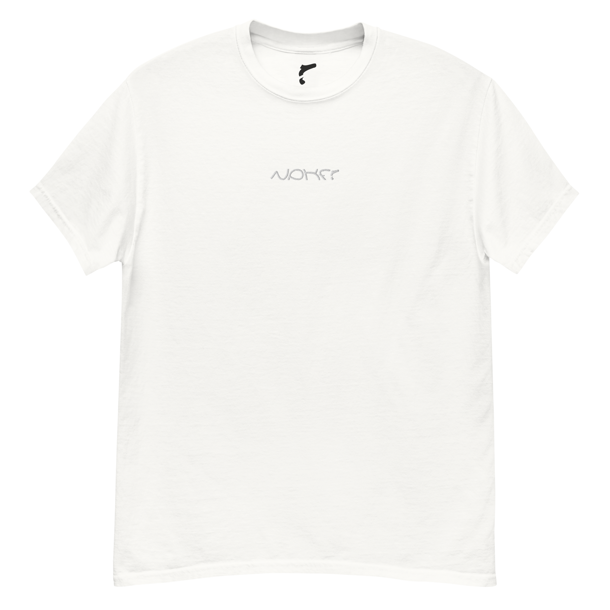 T-Shirt „Walled Flow“ von NPKF Studio in Weiß – gesticktes NPKF-Logo auf der Brust, minimalistisch und reduziert.